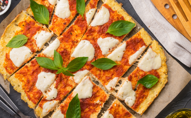 Cauliflower pizza with zucchini pesto